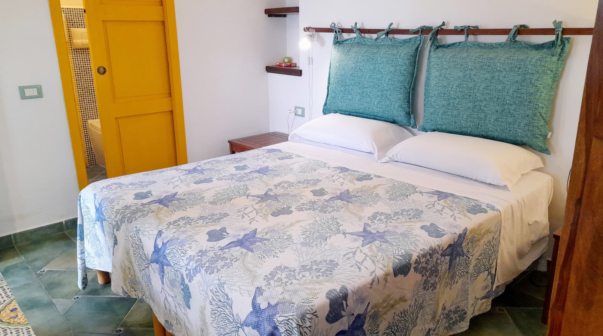 in camera i colori del sole e del mare